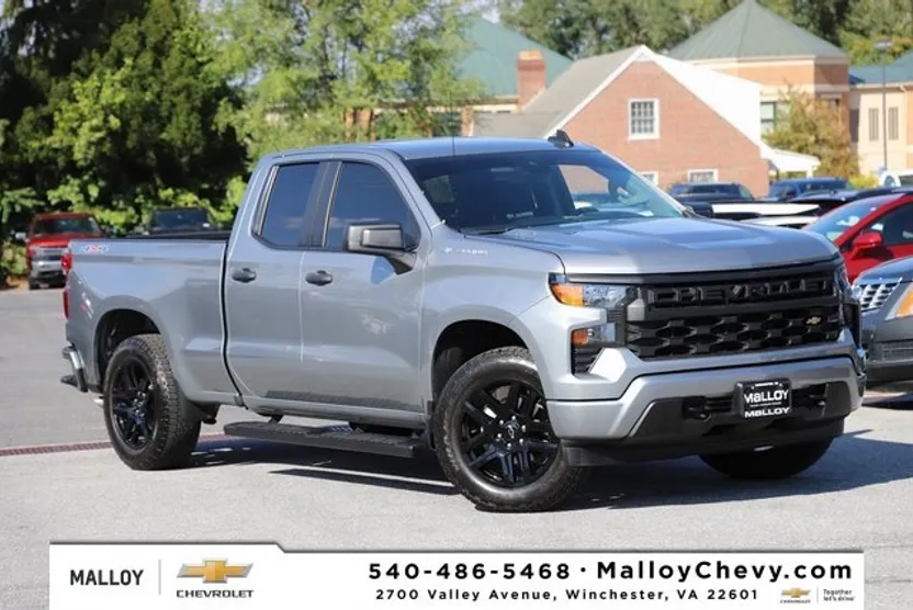 2025 Chevrolet Silverado 1500 Custom photo 1