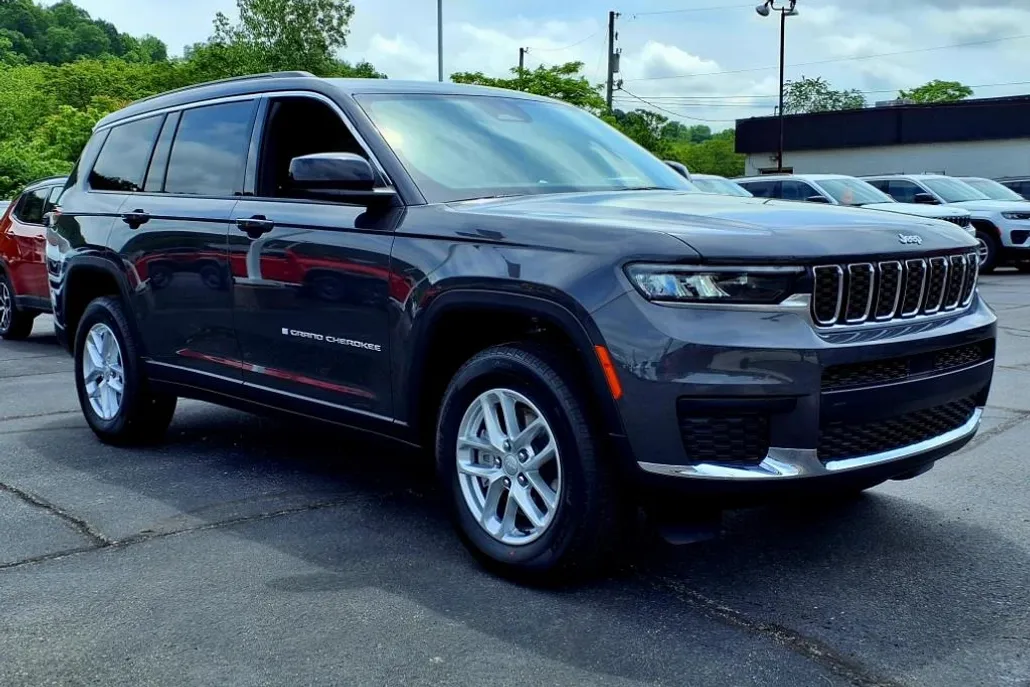 2025 Jeep Grand Cherokee L photo 1
