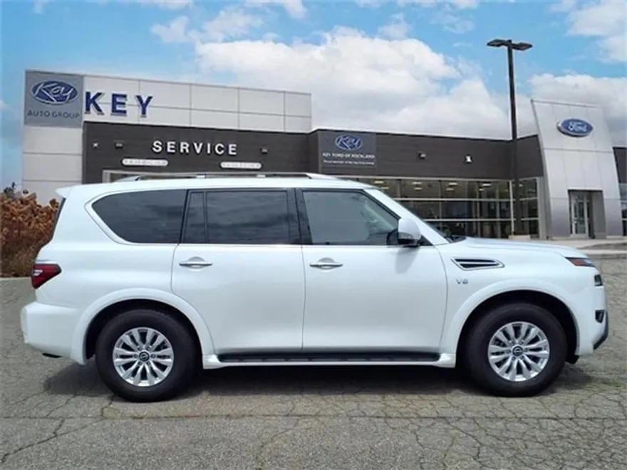 2022 Nissan Armada SV photo 1