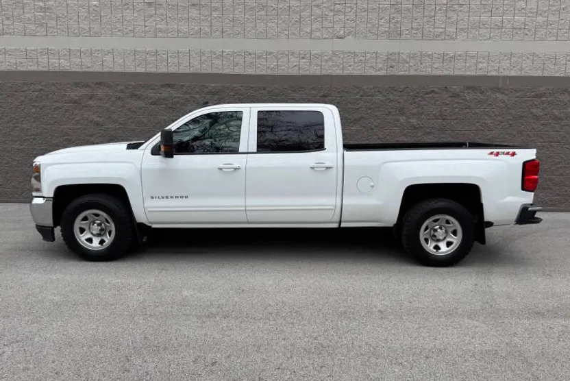 2018 Chevrolet Silverado 1500 LT photo 1