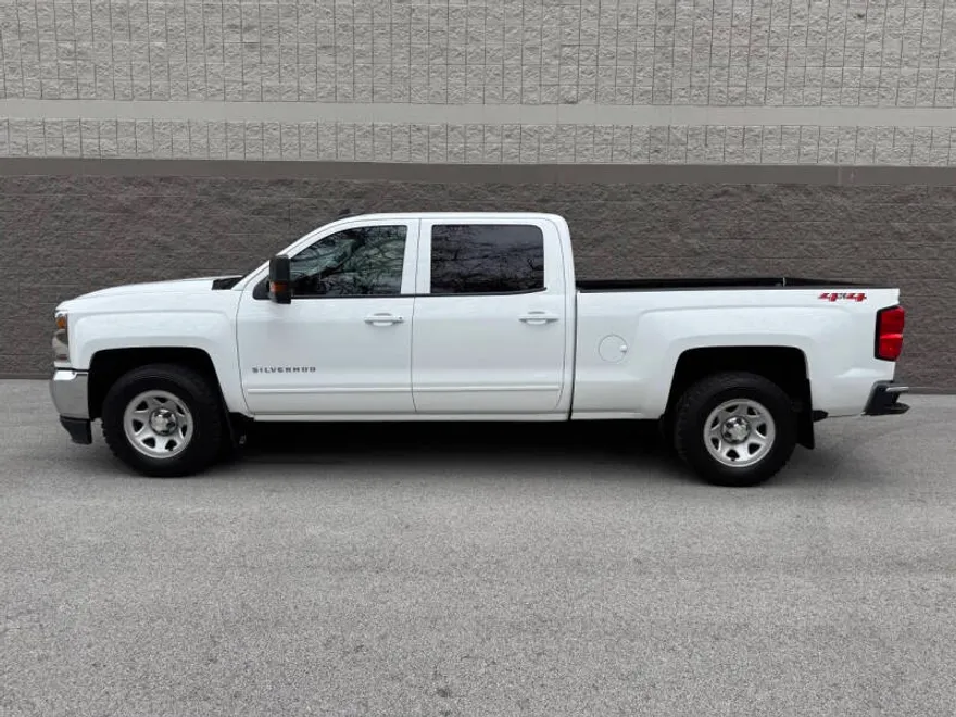 2018 Chevrolet Silverado 1500 LT photo 1