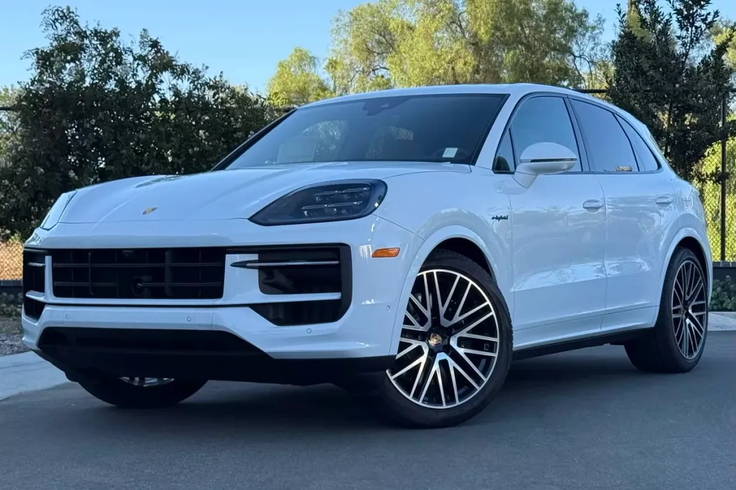 2025 Porsche Cayenne E-Hybrid S photo 1
