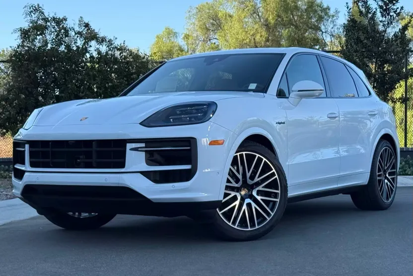 2025 Porsche Cayenne E-Hybrid S photo 1