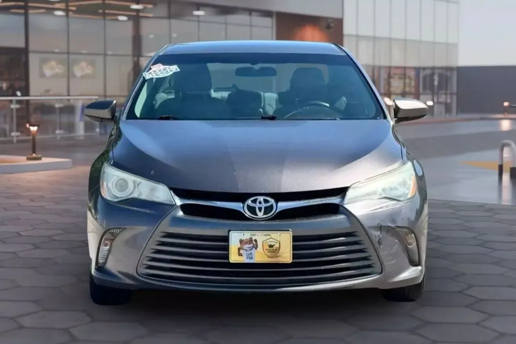 2015 Toyota Camry LE photo 1