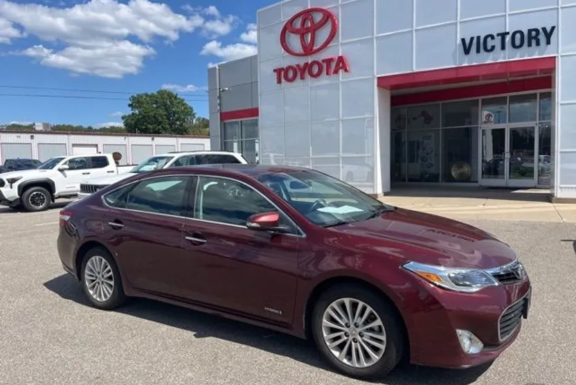 2013 Toyota Avalon Hybrid photo 1