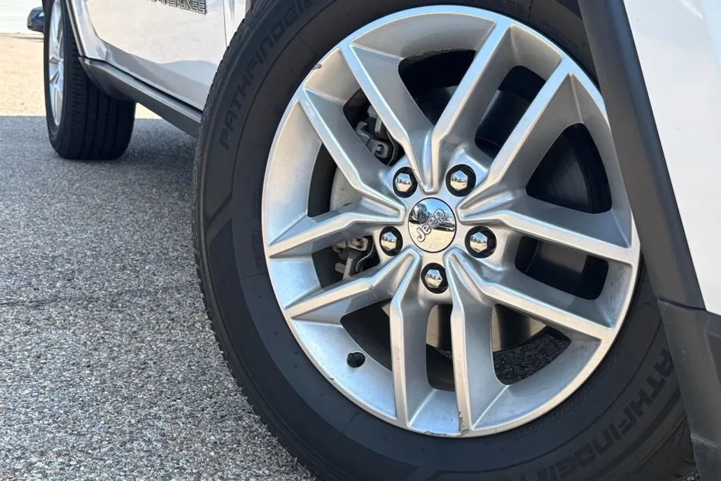 2018 Jeep Grand Cherokee Laredo E photo 1