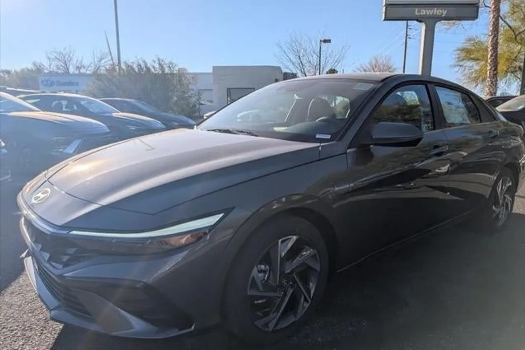 2025 Hyundai Elantra Hybrid Limited photo 1