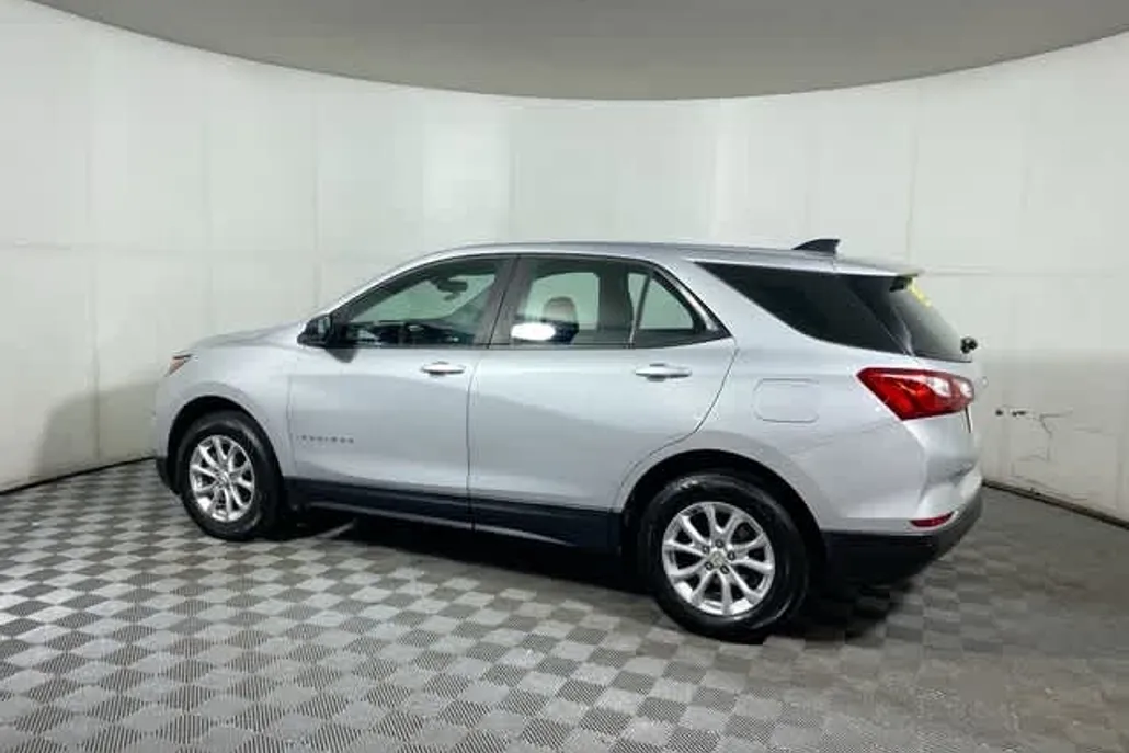 2020 Chevrolet Equinox LS photo 1