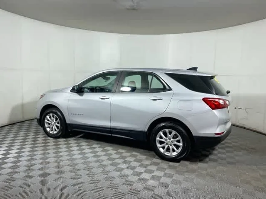 2020 Chevrolet Equinox LS photo 1