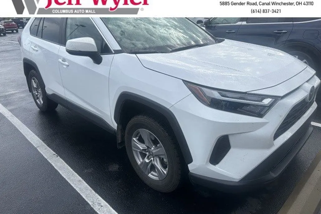 2023 Toyota RAV4 XLE photo 1