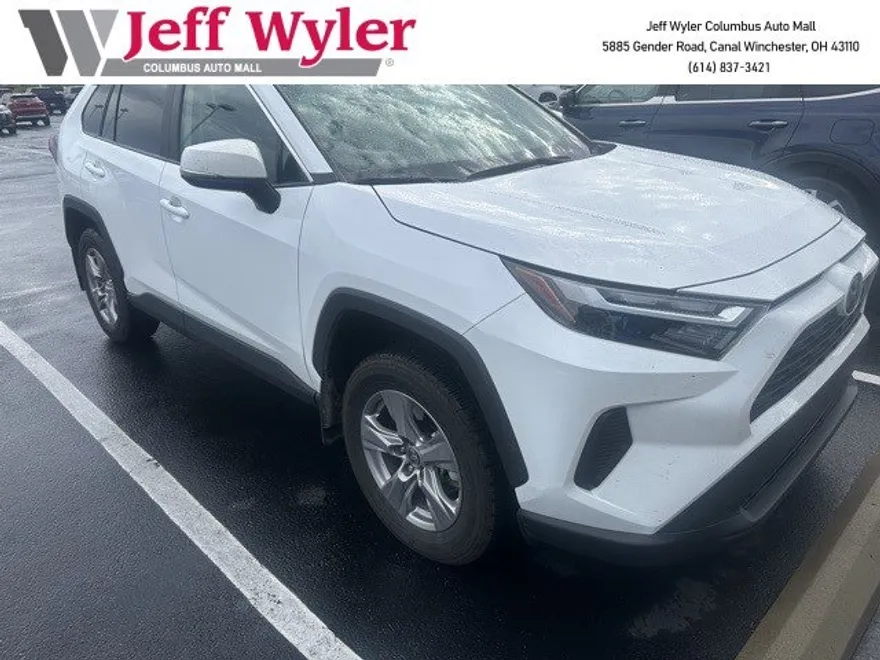 2023 Toyota RAV4 XLE photo 1