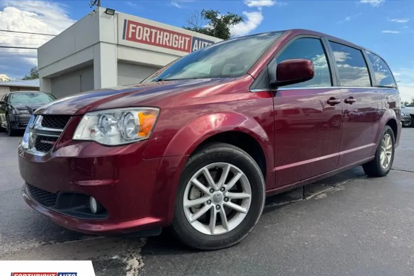 2019 Dodge Grand Caravan SXT photo 1