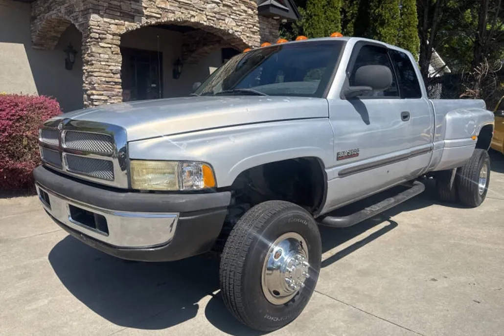 2000 Dodge Ram 3500 SLT photo 1