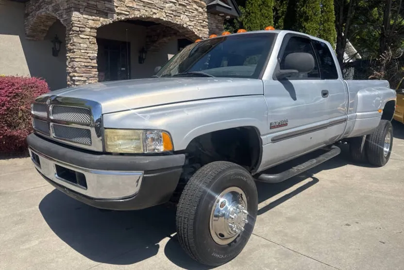 2000 Dodge Ram 3500 SLT photo 1