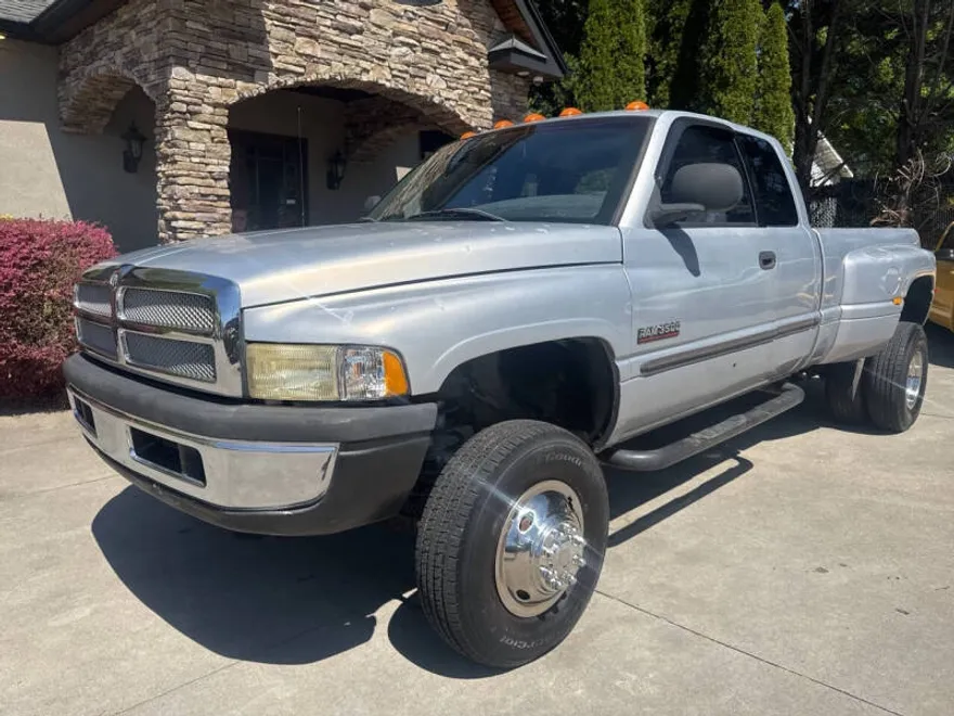 2000 Dodge Ram 3500 SLT photo 1