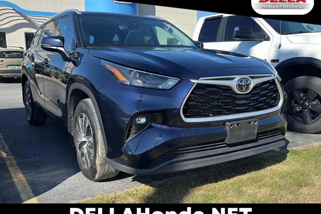 2022 Toyota Highlander XLE photo 1