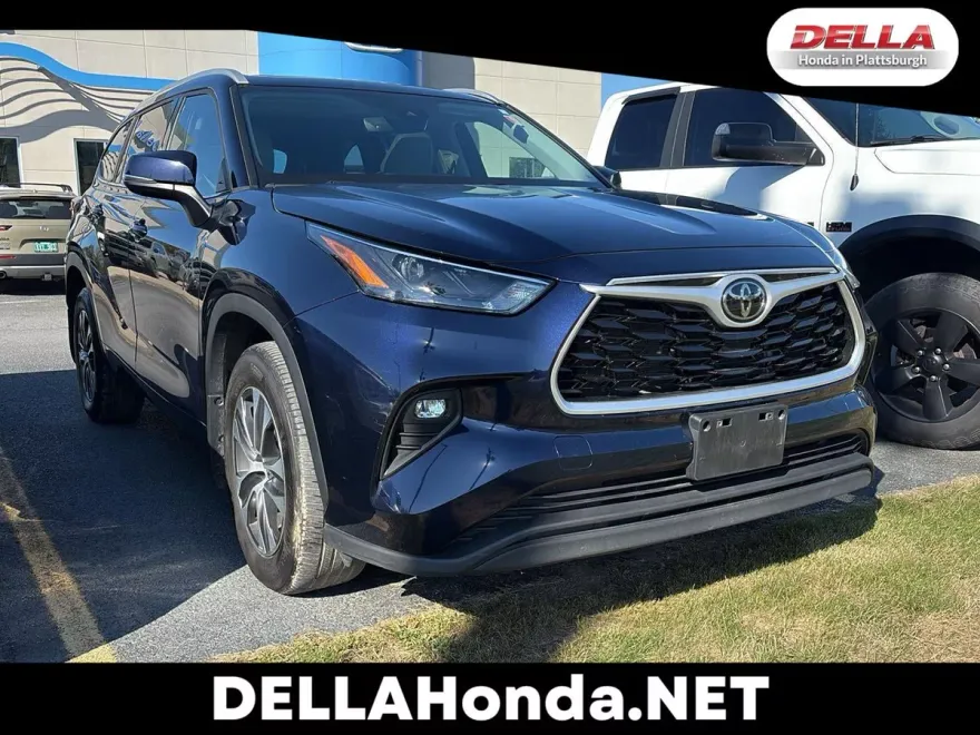 2022 Toyota Highlander XLE photo 1