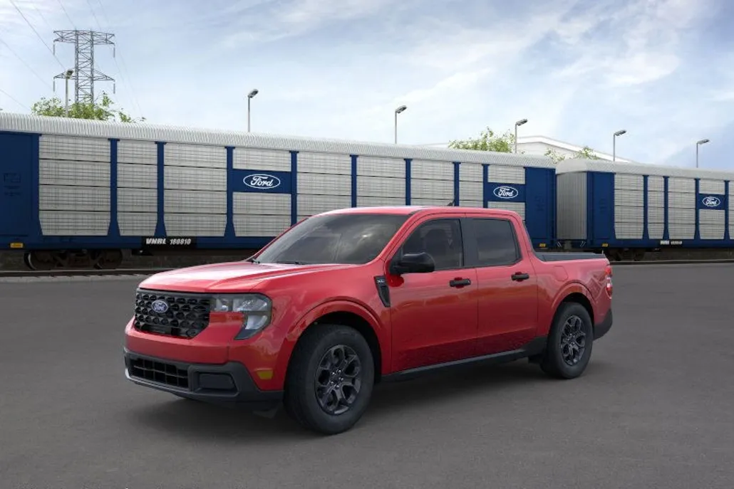 2025 Ford Maverick XLT photo 1