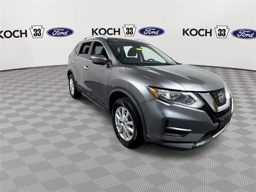 2019 Nissan Rogue SV photo 1
