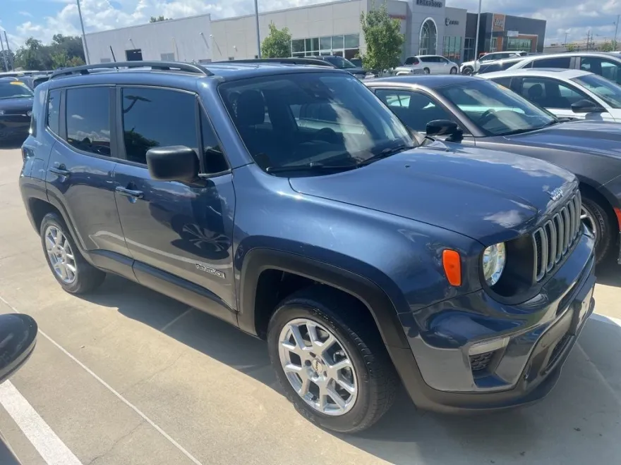 2022 Jeep Renegade Latitude photo 1