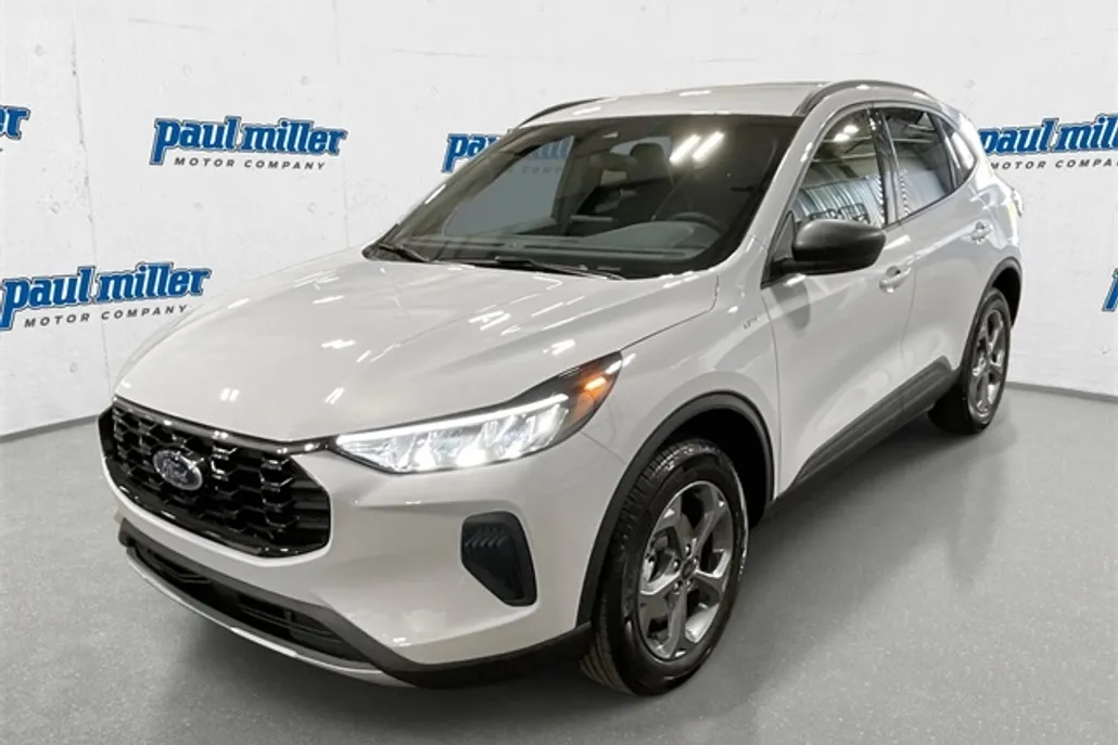 2026 Ford Escape ST-Line photo 1