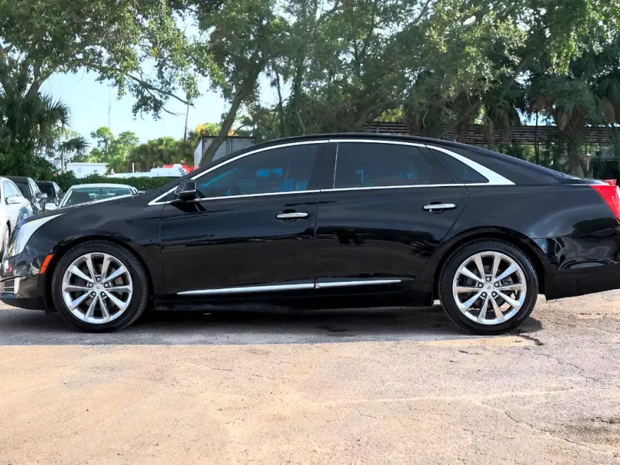 2014 Cadillac XTS Luxury photo 1