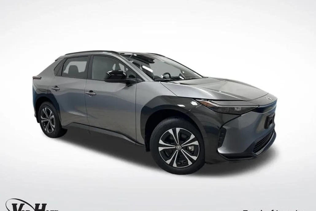 2024 Toyota bZ4X XLE photo 1