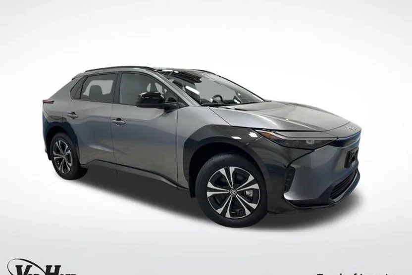 2024 Toyota bZ4X XLE photo 1