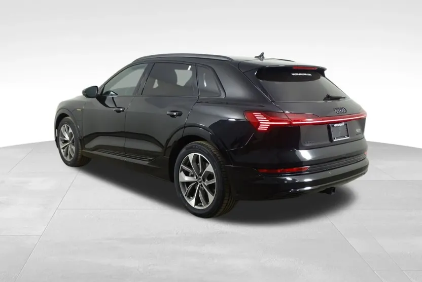 2021 Audi e-tron Premium Plus photo 1