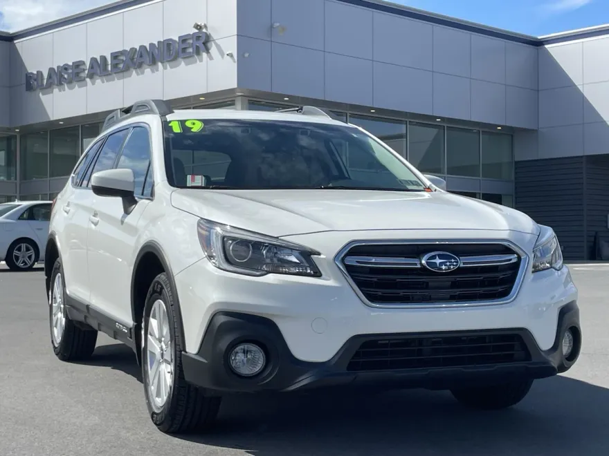 2019 Subaru Outback 2.5i Premium photo 1