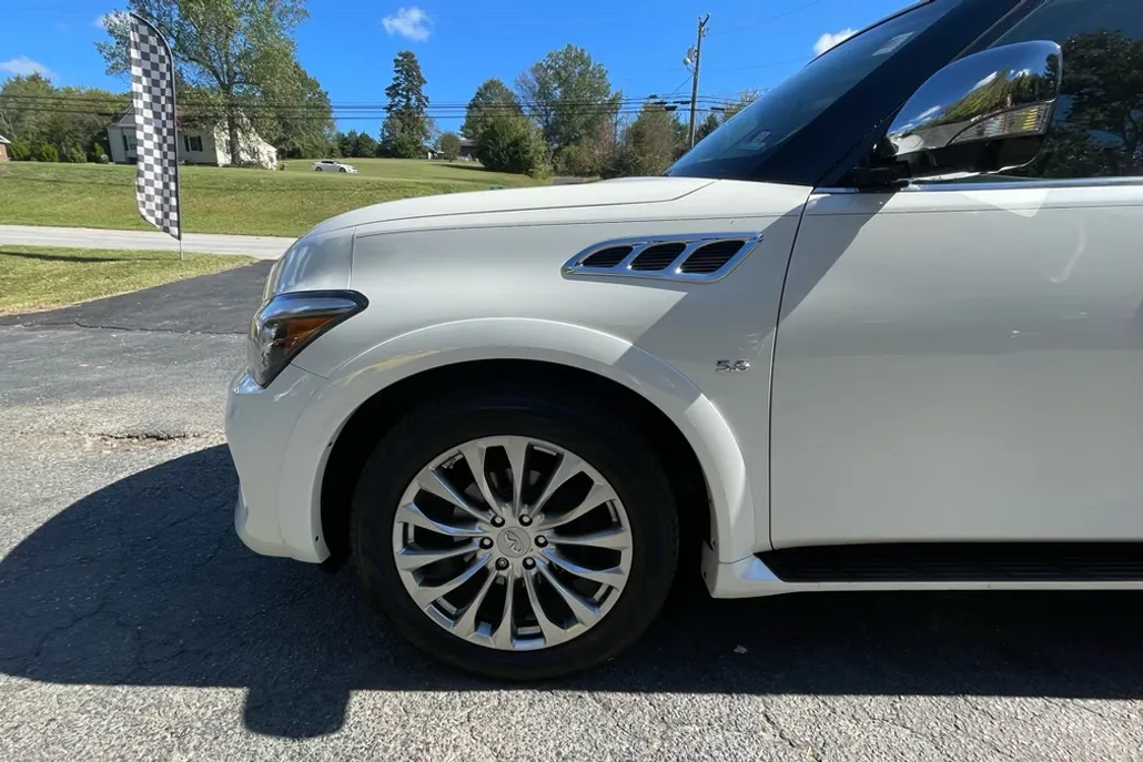 2016 Infiniti QX80 Limited photo 1