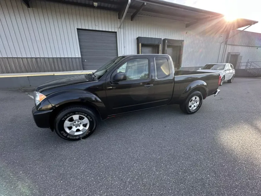 2009 Suzuki Equator photo 1