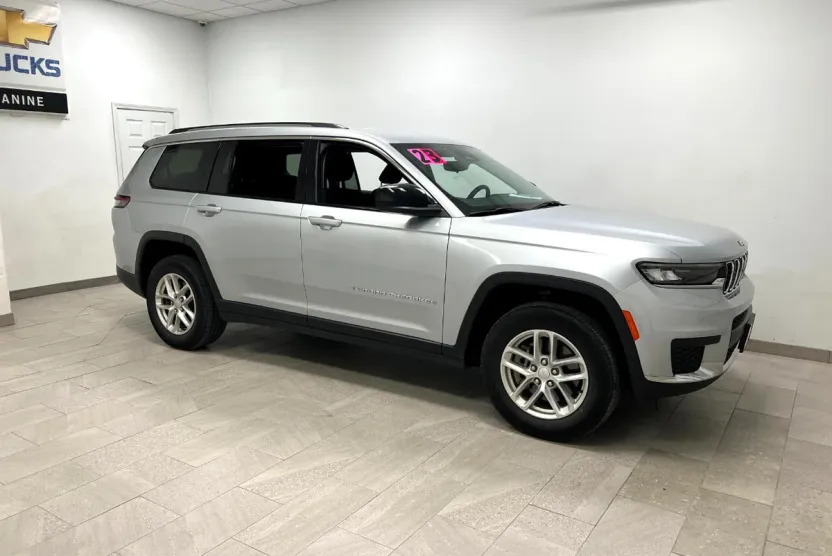 2023 Jeep Grand Cherokee Laredo photo 1