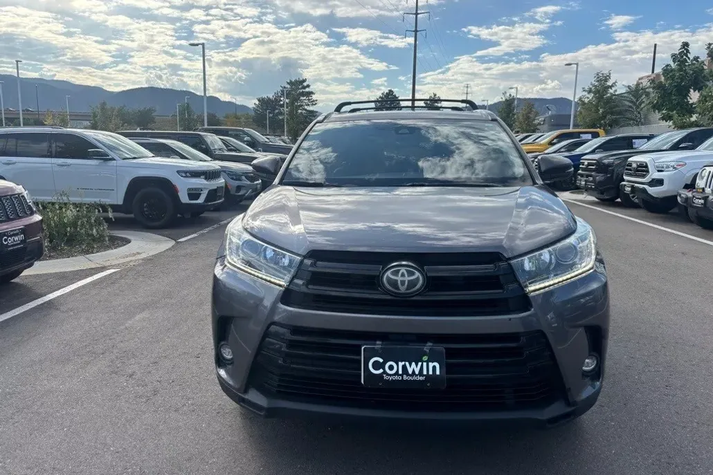 2017 Toyota Highlander SE photo 1