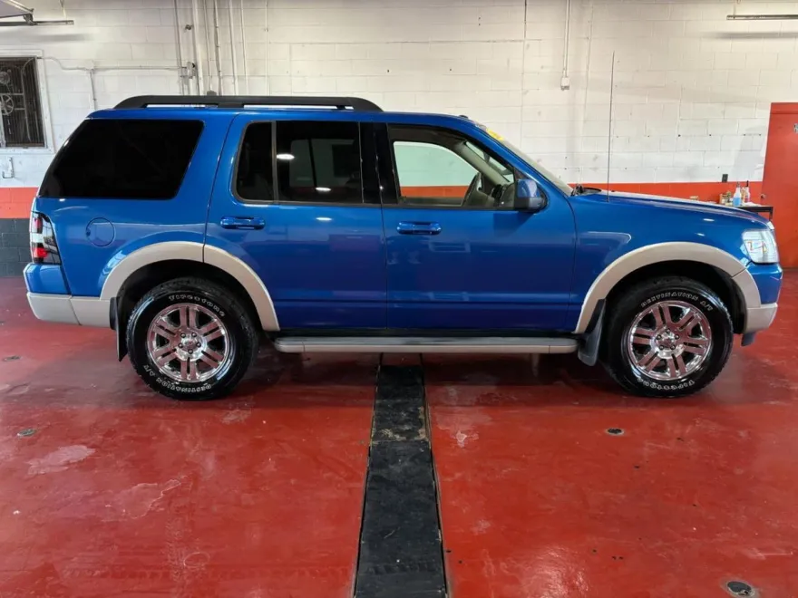 2010 Ford Explorer Eddie Bauer photo 1