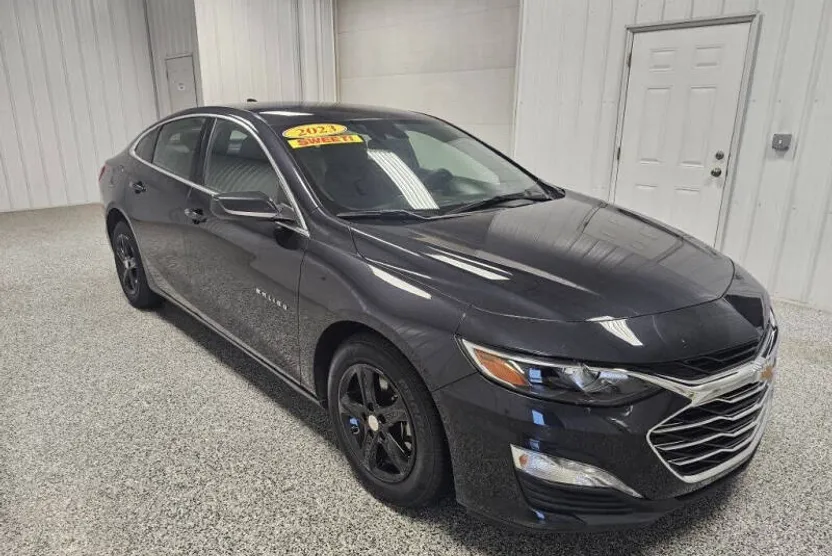 2023 Chevrolet Malibu 1LT photo 1