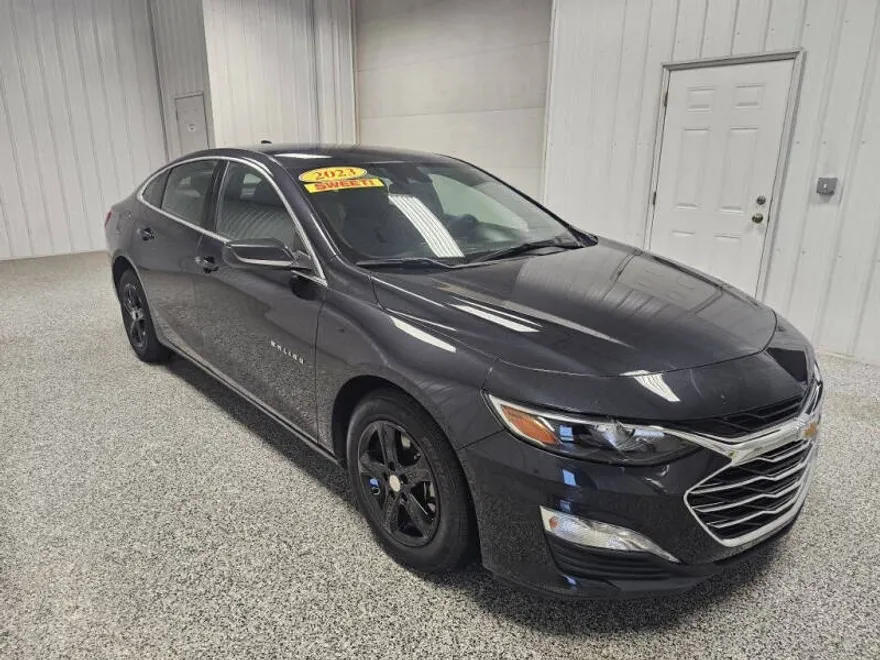 2023 Chevrolet Malibu 1LT photo 1