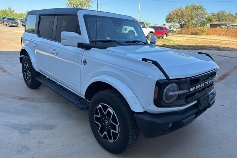 2023 Ford Bronco Outer Banks photo 1
