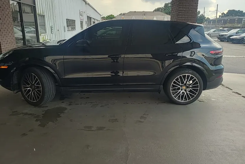2019 Porsche Cayenne S photo 1