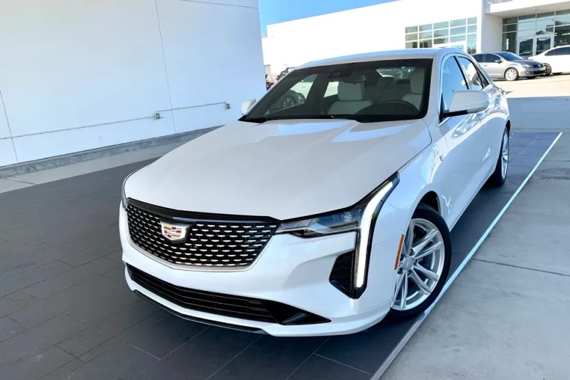 2022 Cadillac CT4 Luxury photo 1