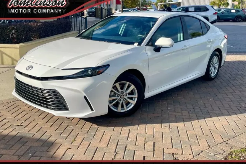 2025 Toyota Camry LE photo 1