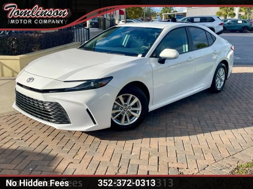 2025 Toyota Camry LE photo 1