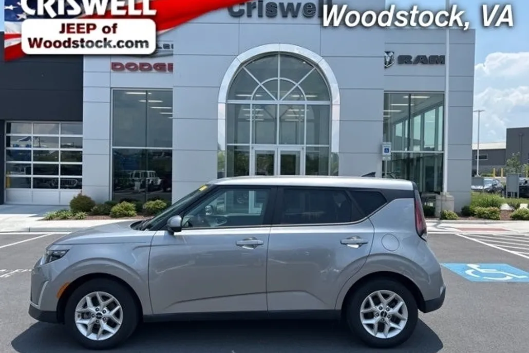 2024 Kia Soul LX photo 1