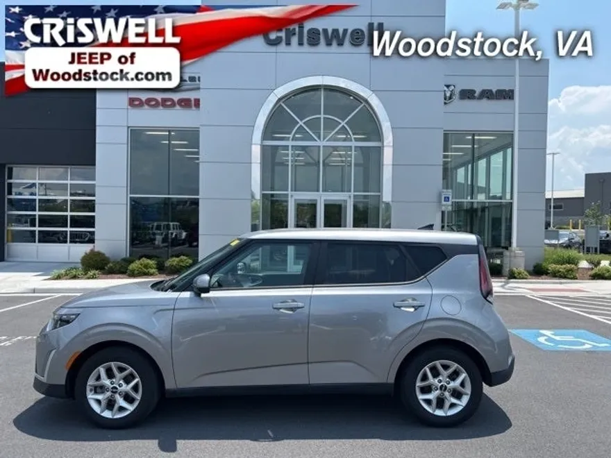 2024 Kia Soul LX photo 1