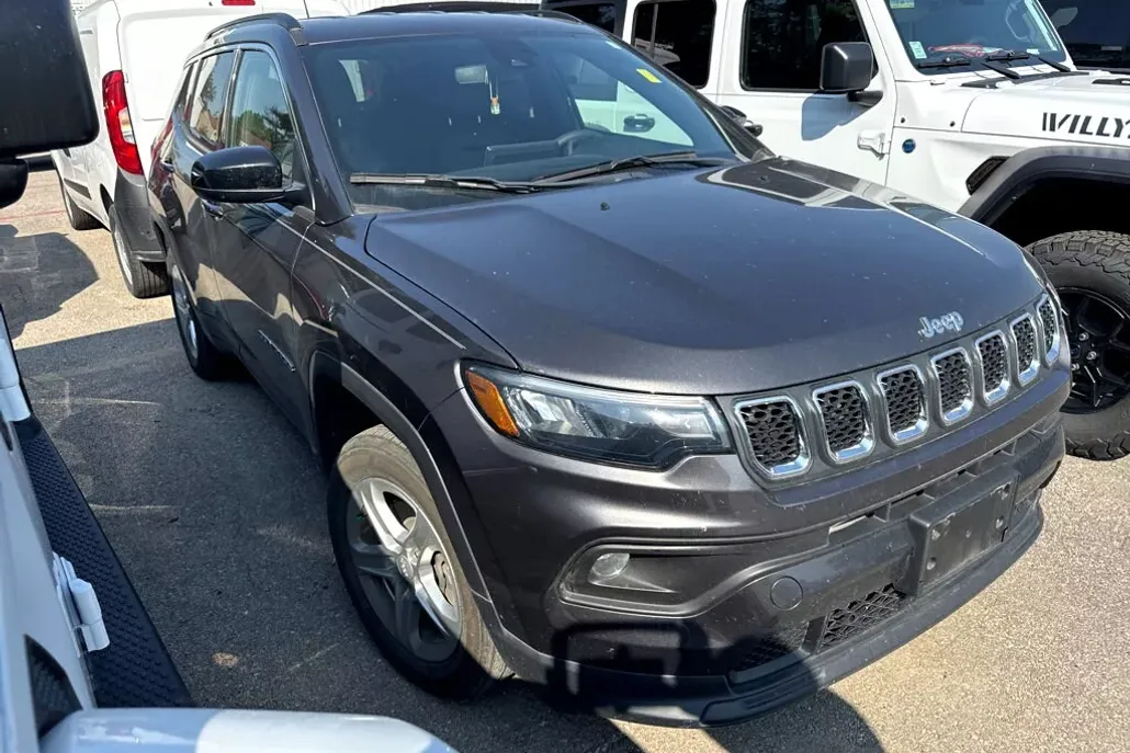 2023 Jeep Compass Latitude photo 1
