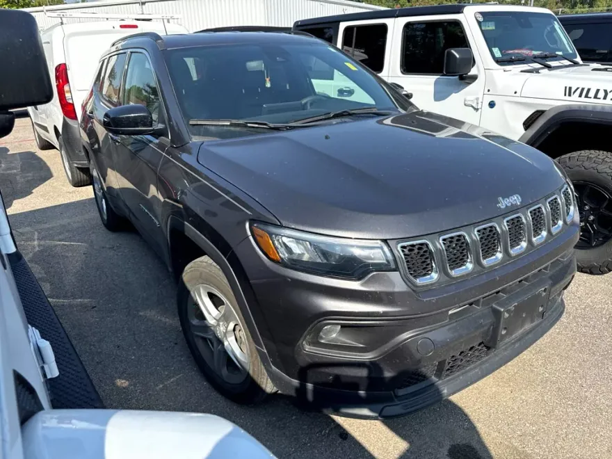 2023 Jeep Compass Latitude photo 1
