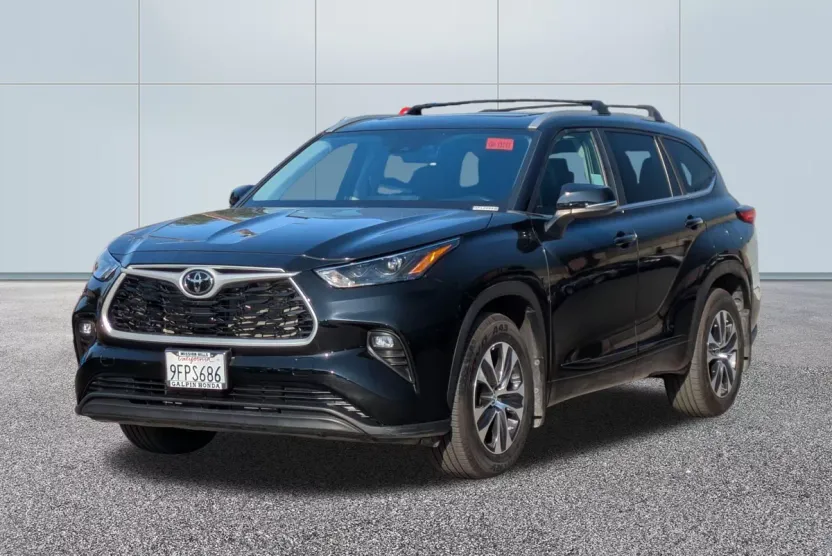 2023 Toyota Highlander XLE photo 1