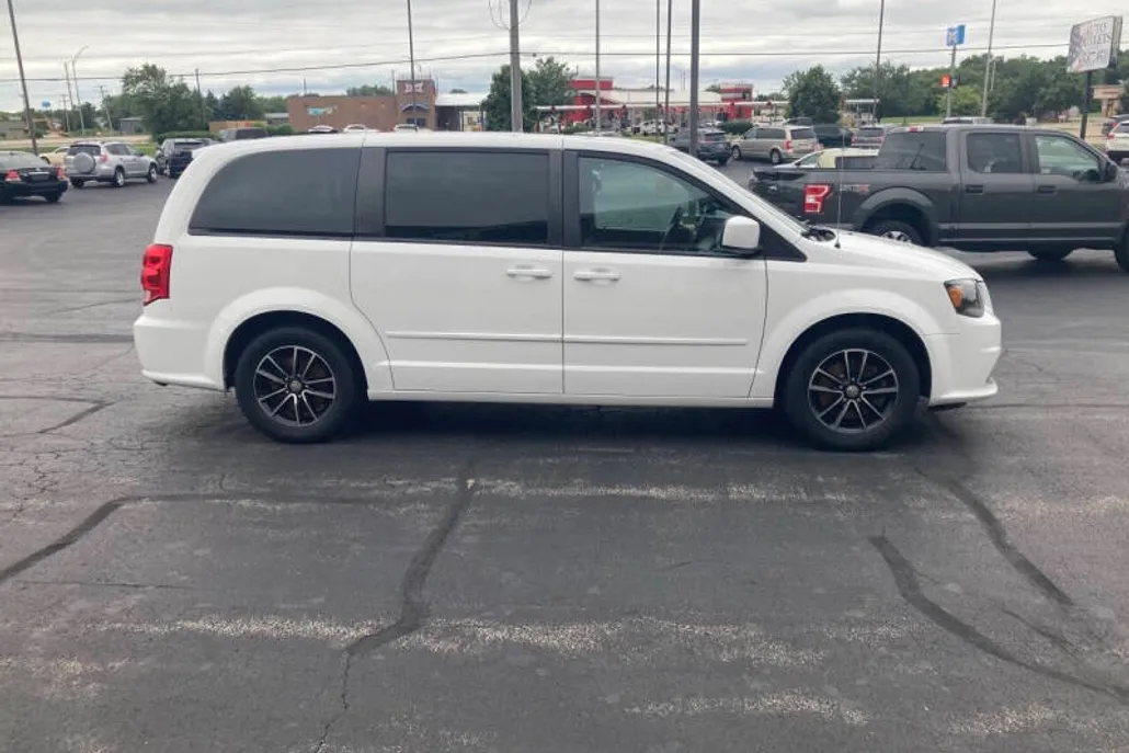 2016 Dodge Grand Caravan SE Plus photo 1