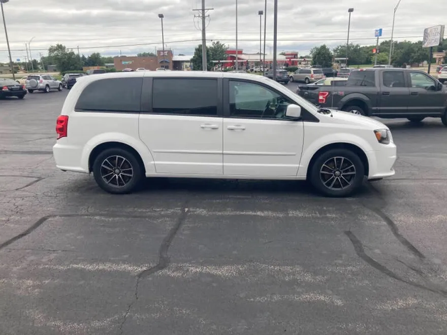 2016 Dodge Grand Caravan SE Plus photo 1
