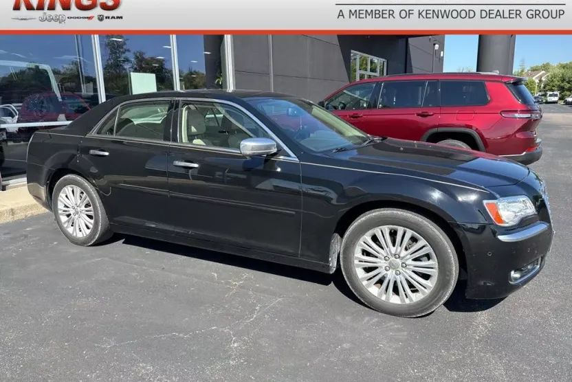 2013 Chrysler 300 C photo 1